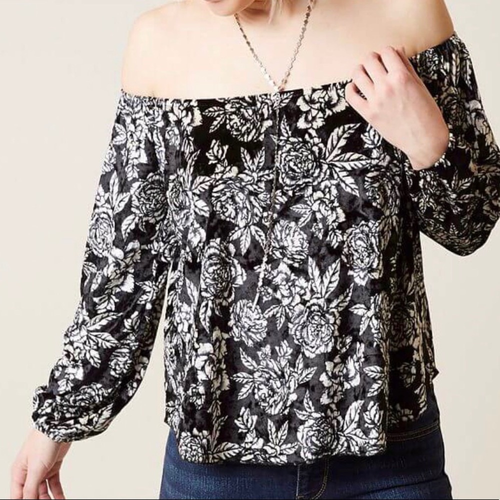 Billabong off the shoulder top small NWT